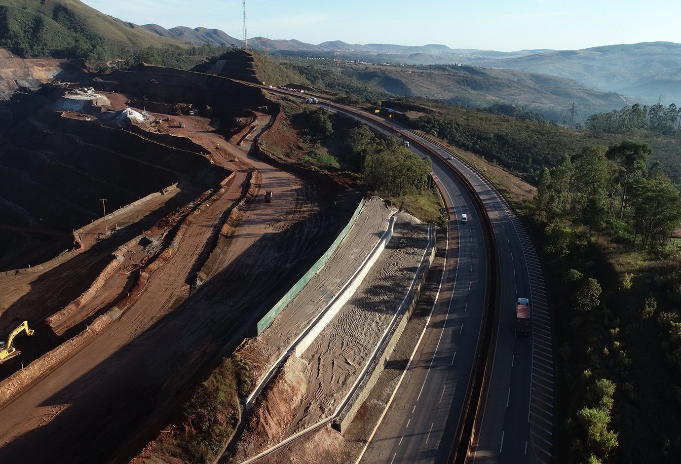 Km 579+100 Sul – Obra Terraplenagem e Contenção