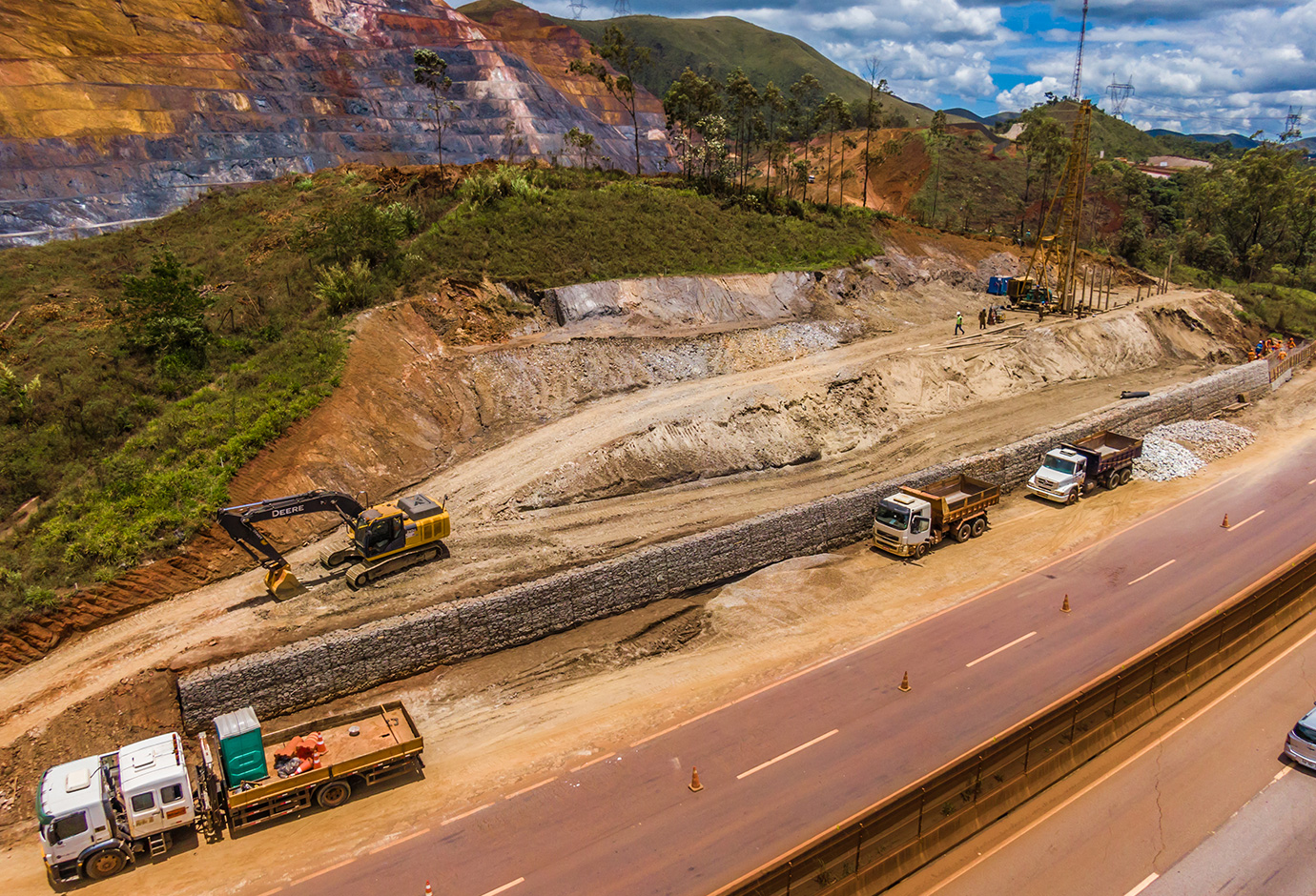 Km 579+100 Sul – Obra Terraplenagem e Contenção