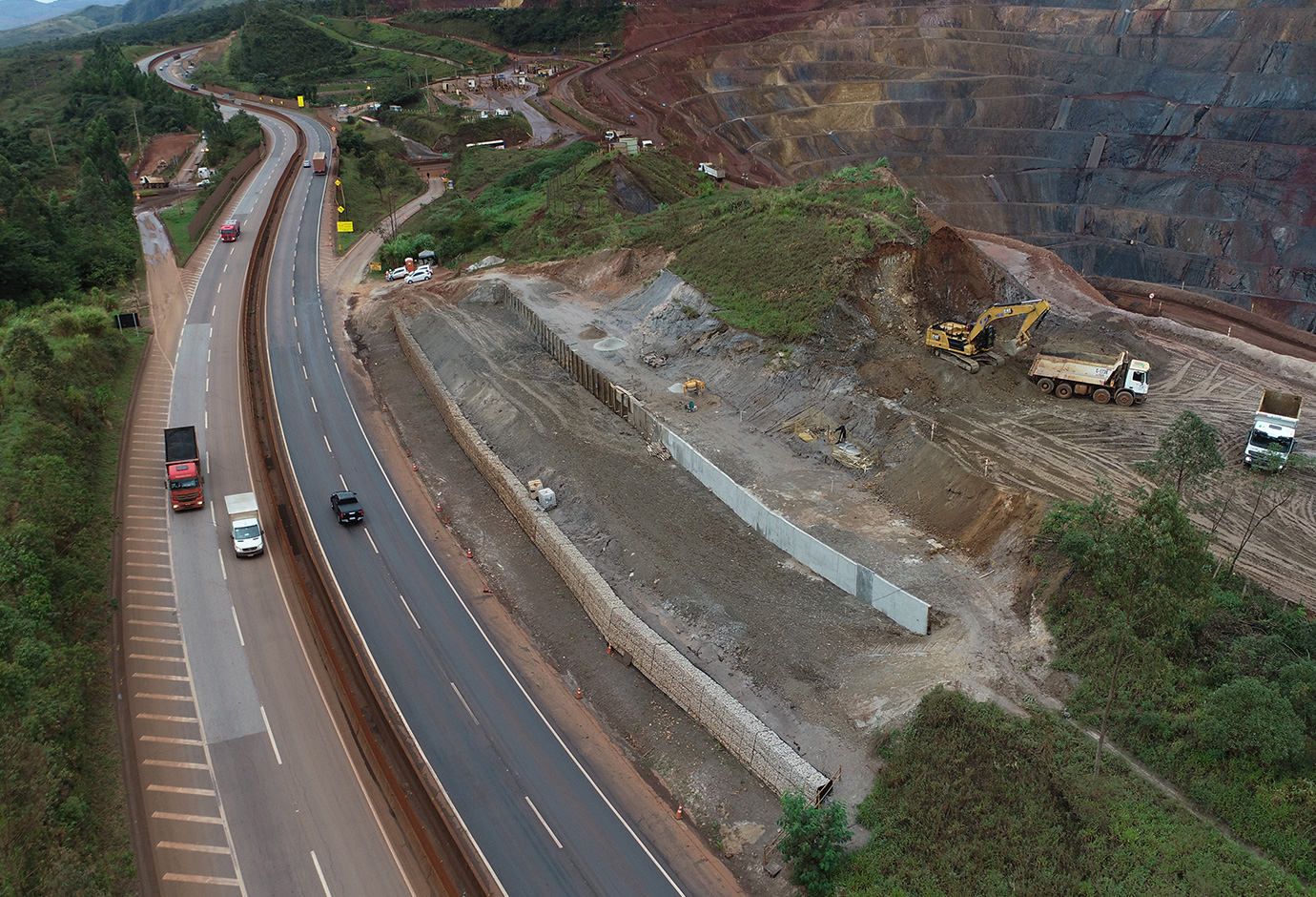 Km 579+100 Sul – Obra Terraplenagem e Contenção