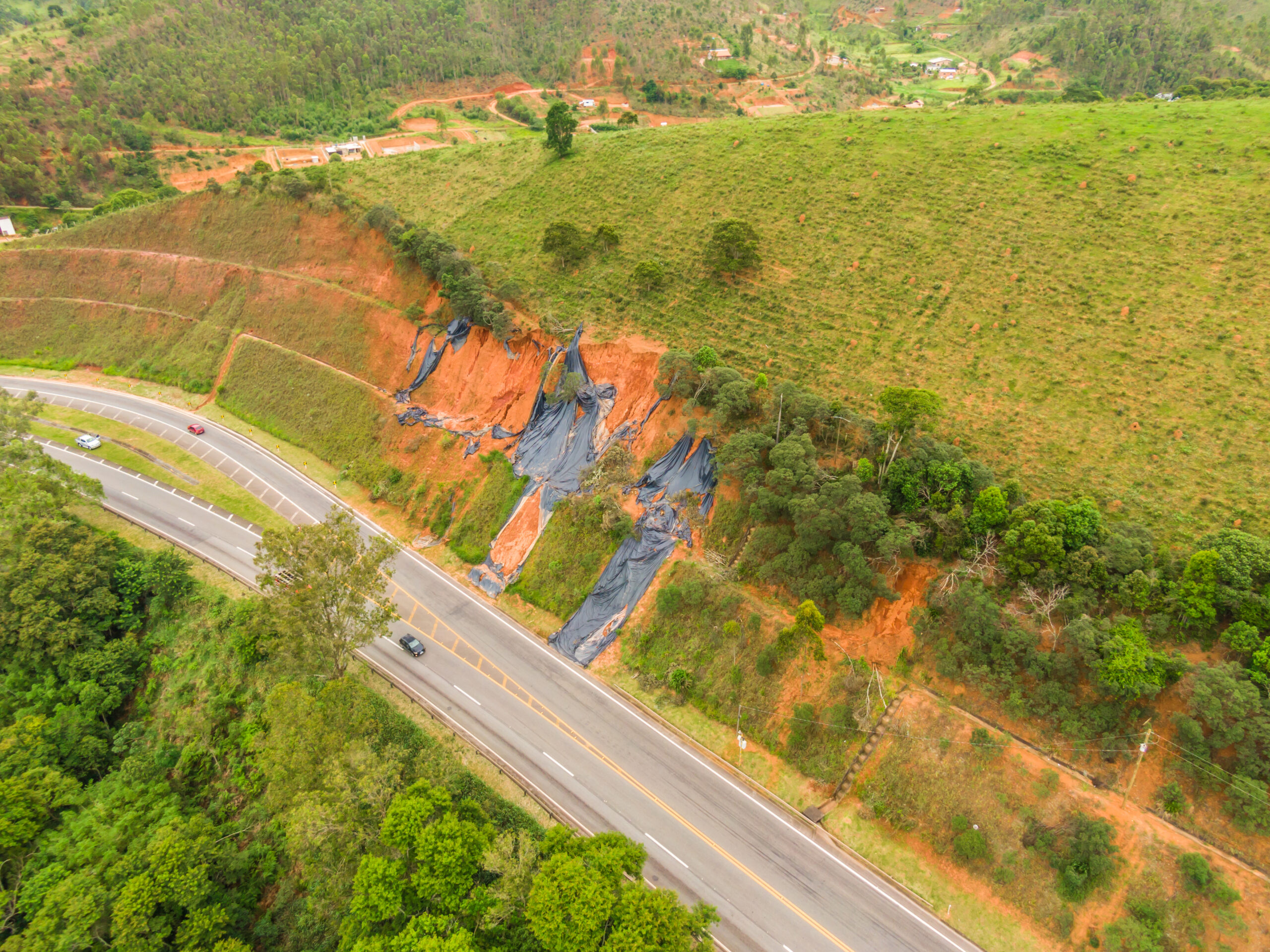 755+000 SUL – TERRAPLENAGEM E CONTENÇÃO